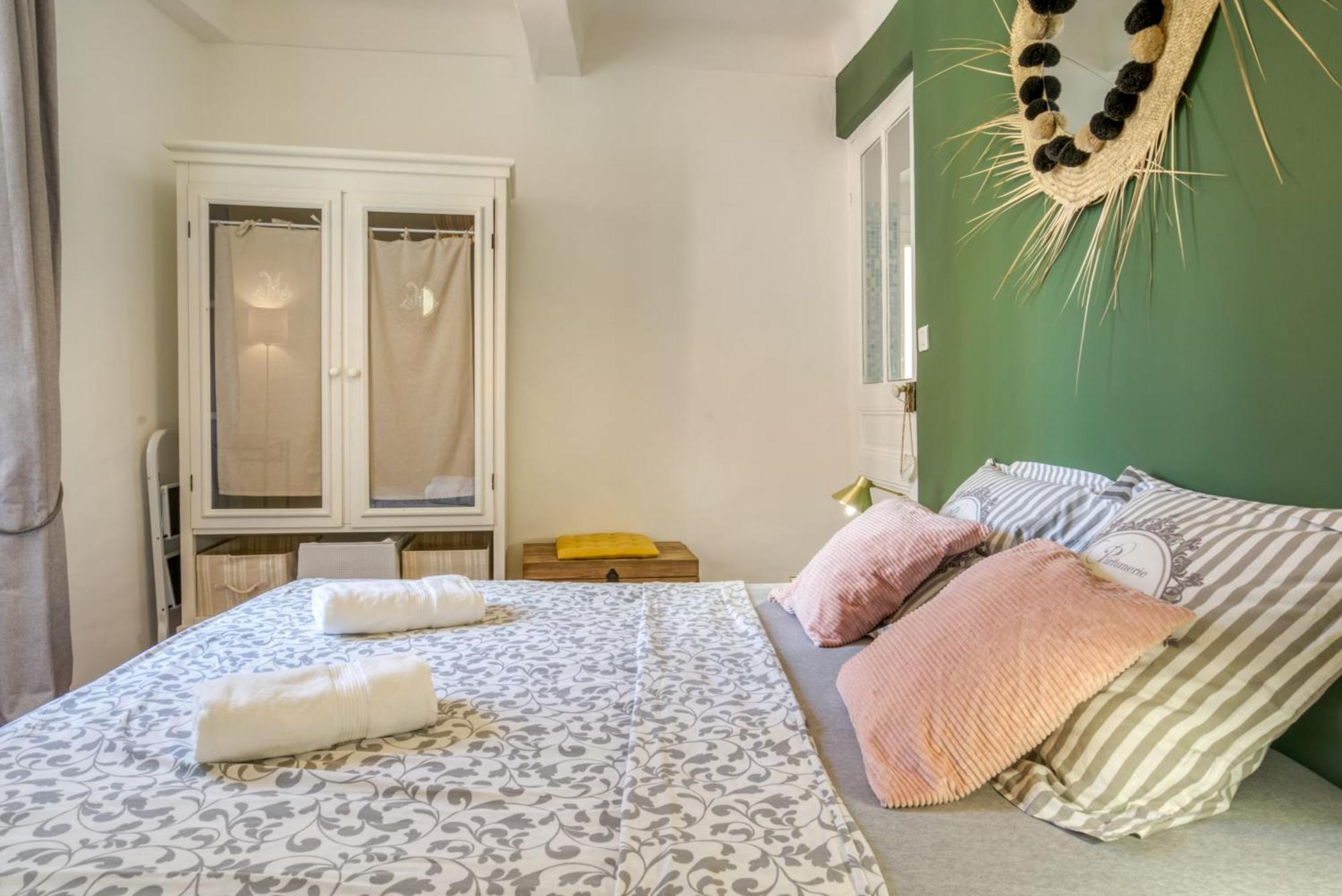 Typique - 2 Bedrooms,Typical Apartment-Old Town Nizza Kültér fotó