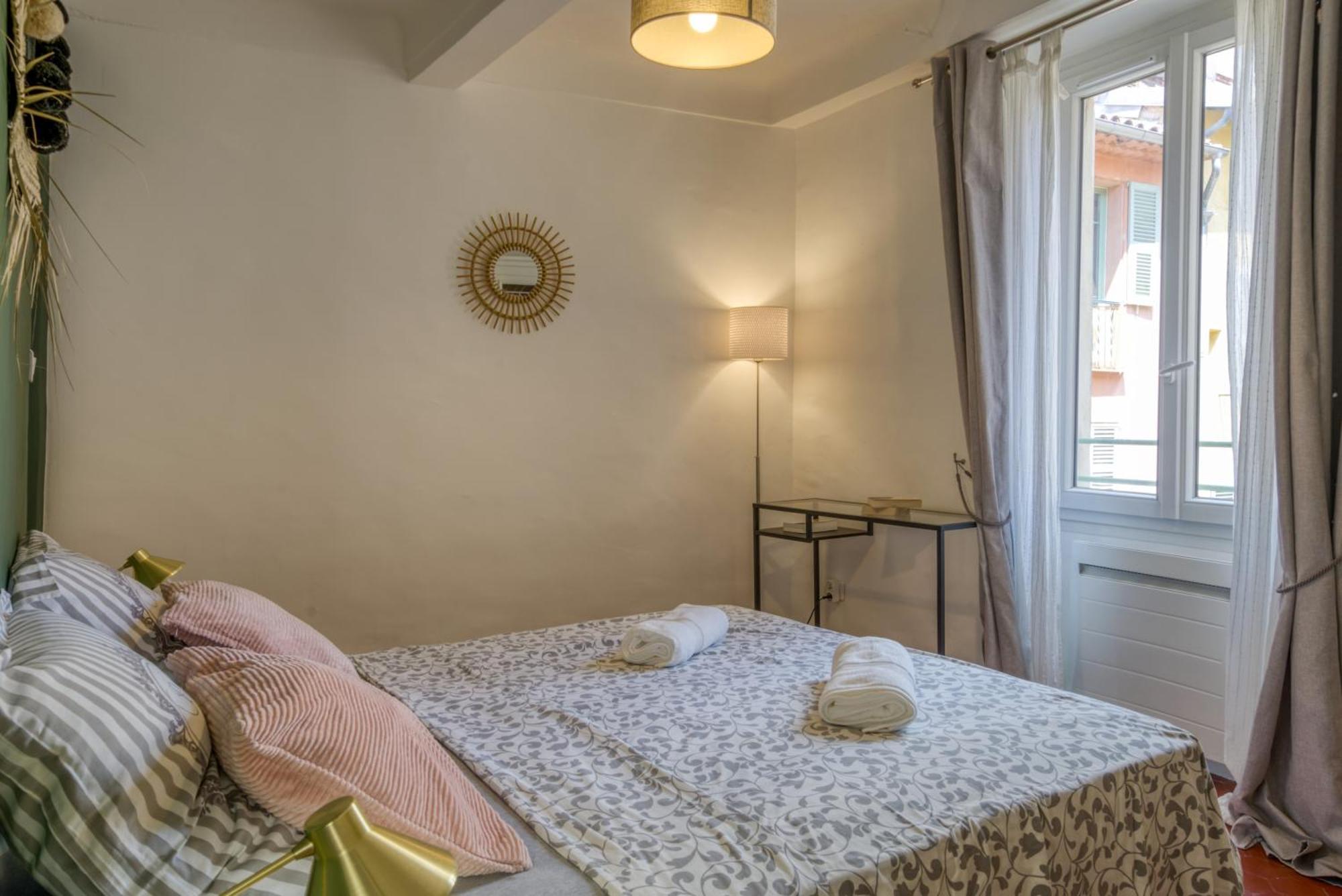 Typique - 2 Bedrooms,Typical Apartment-Old Town Nizza Kültér fotó